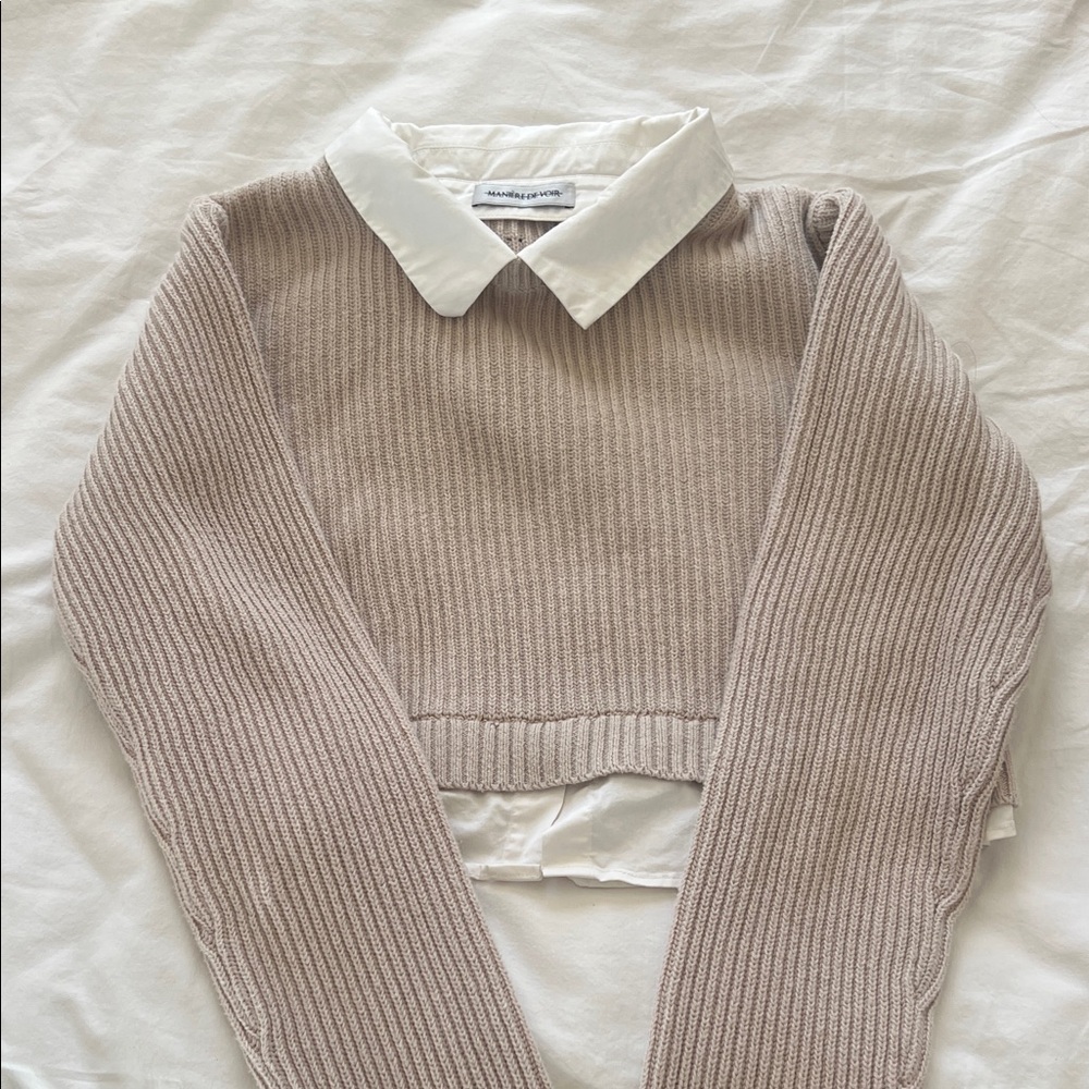 Maniere De Voir Beige Ribbed Sweater with White Collar